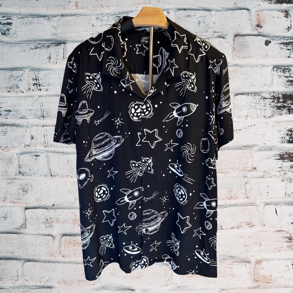 Hottopic Space UFO  Woven Mens Button Up Casual Shirt Size Small Petite NWOT